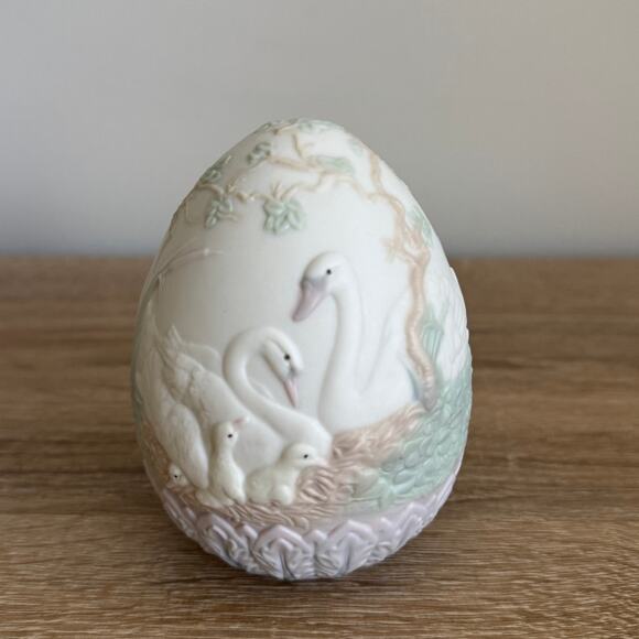 LLadro Porcelain Egg Swan Family in Nest 17532 Retired 1994 - Picture 1 of 9